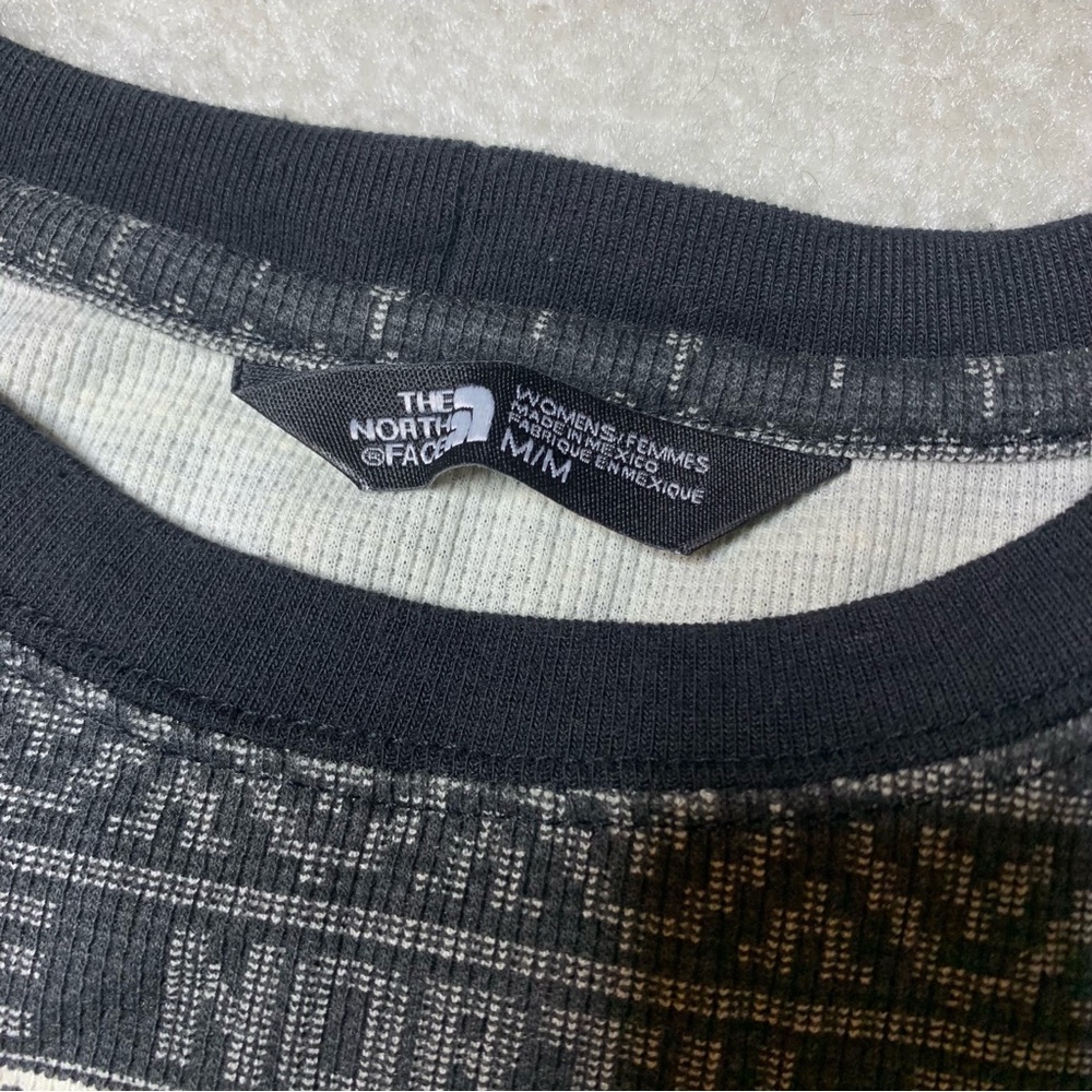 The North Face Women’s Holiday Nordic Waffle Tee - Picture 3 of 3
